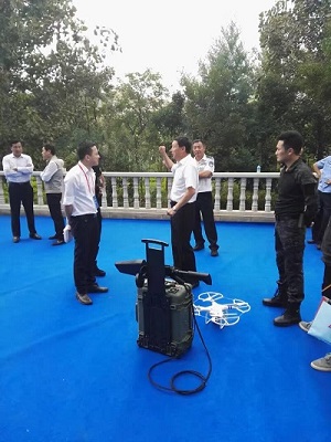 云南省公安廳胡副廳長(zhǎng)對(duì)靈信科技無(wú)人機(jī)干擾器提出寶貴意見(jiàn)